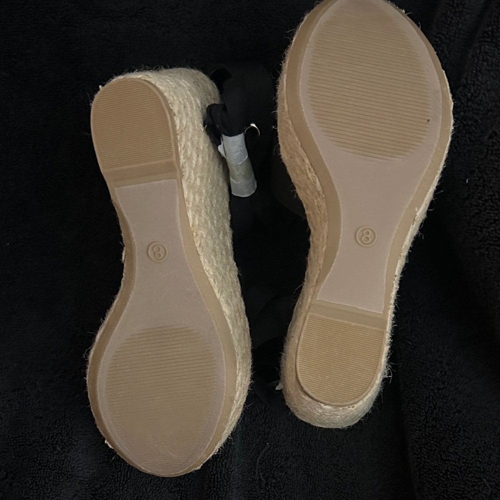 Lulu's Black and Tan Wedge Sandals - Picture 4 of 6